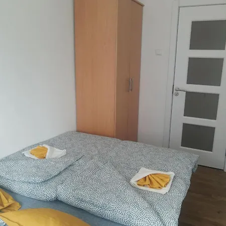 Apartment Tesla Time Machins 2bedrooms & Living