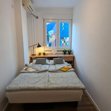 Tesla Time Machins 2bedrooms & Living Novi Sad