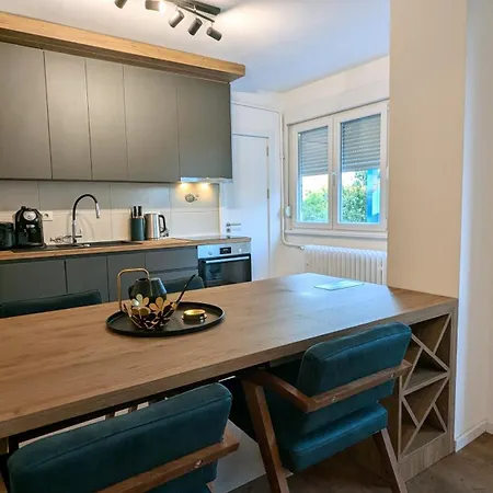 Apartment Tesla Time Machins 2bedrooms & Living *