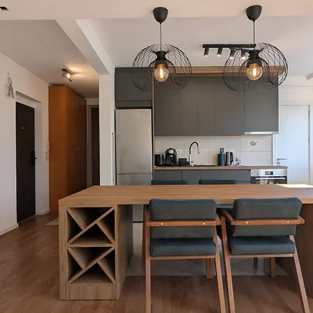 Tesla Time Machins 2bedrooms & Living *